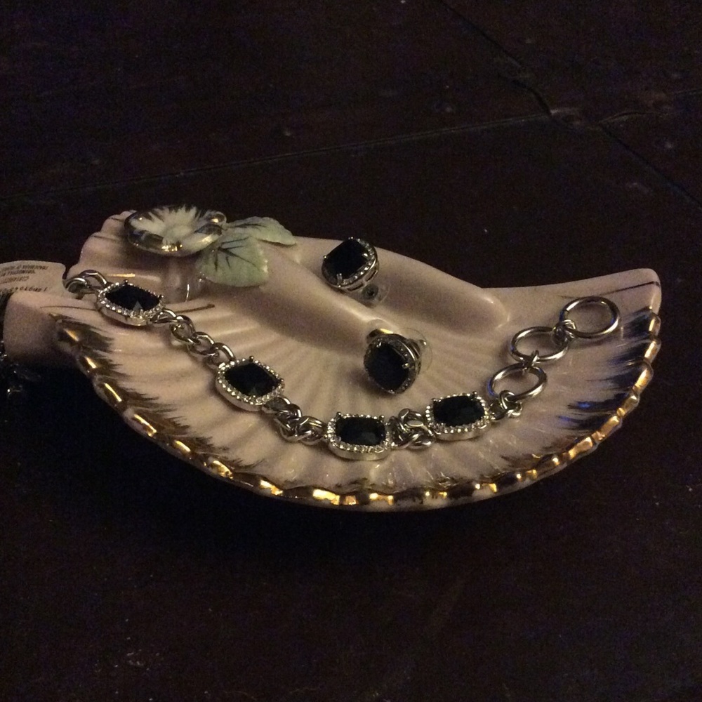 ✨ Crystal Bracelet and Earrings NWT ✨